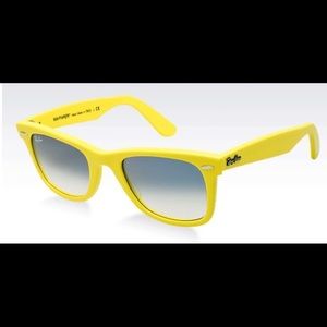 Ray-Ban Classic Wayfarer Sunglasses